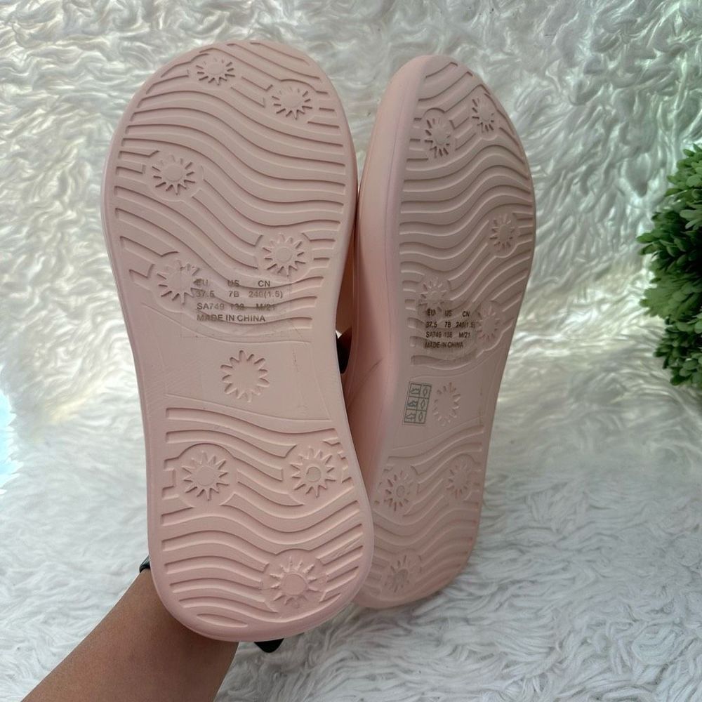 Stuart Weitzman Stuflex‎ T Strap Sandals in Rosewater Womens size US 7 B New - Picture 8 of 8